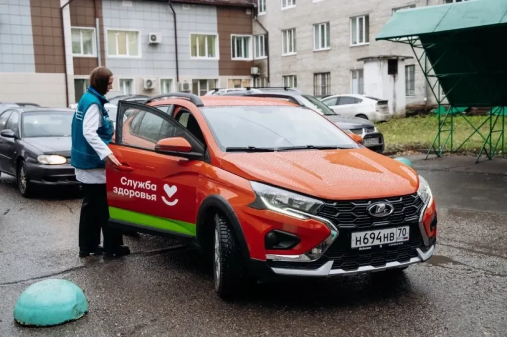 Томские медучреждения получили пять новых автомобилей